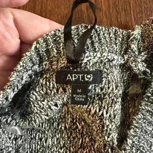 Apt 9 Black And White Dressy Women’s Sz M Sweater. Split Sides. CottonPoly Blend - Picture 6 of 8